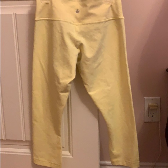 Lululemon Wunder Under Mid Rise Crop in Pale Yellow - Picture 4 of 5